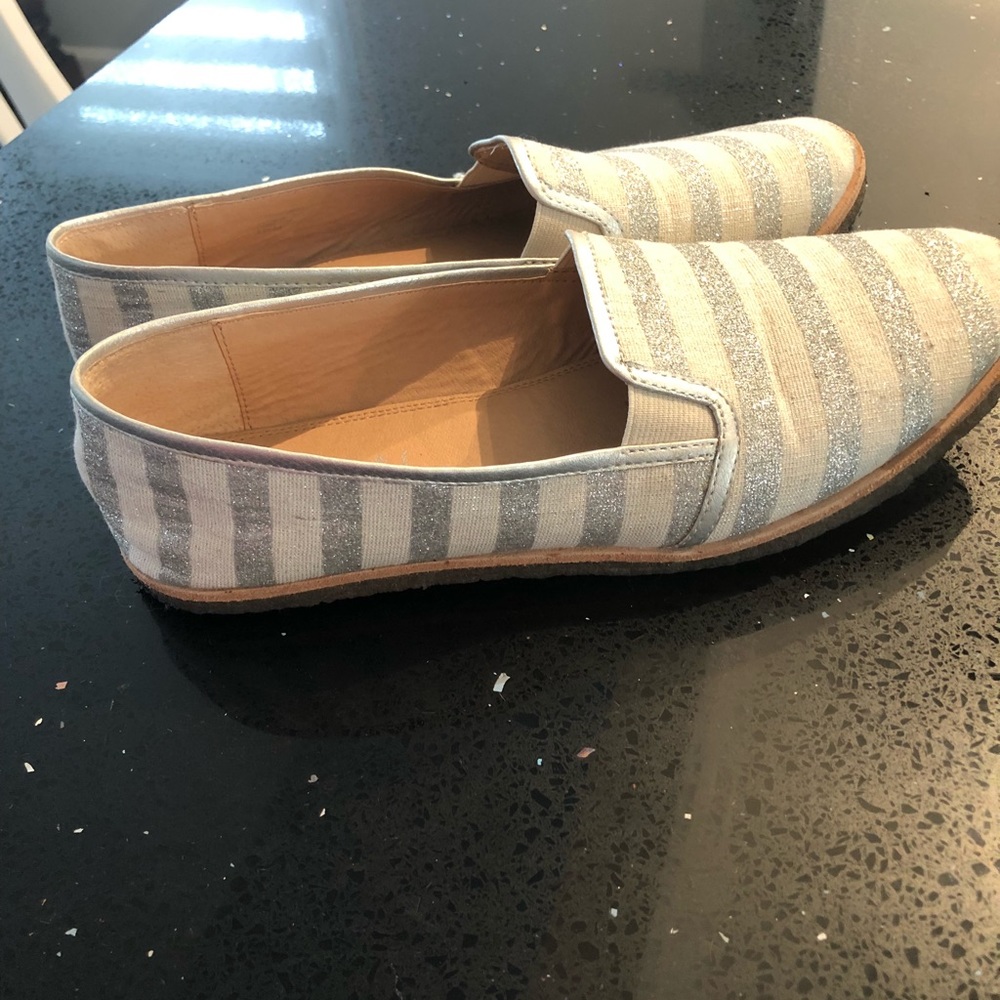 Flats - Picture 2 of 5